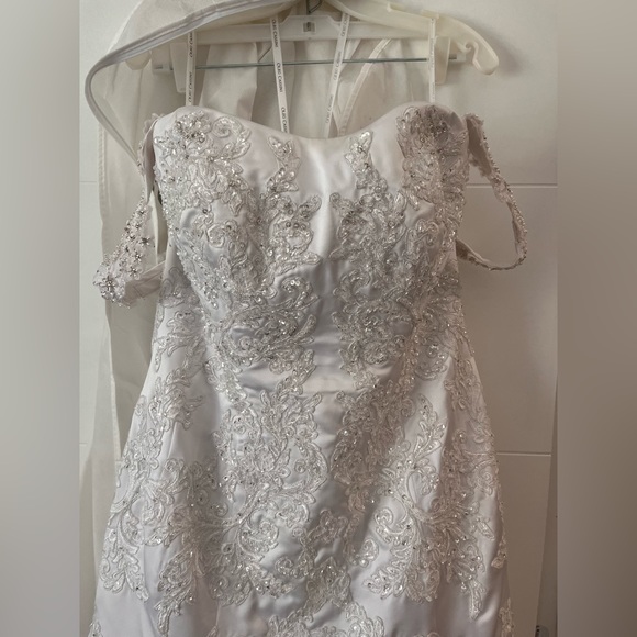 Oleg Cassini Dress - Picture 2 of 10